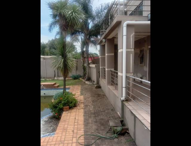 5 BEDROOM HOUSE FOR SALE IN LAMBTON